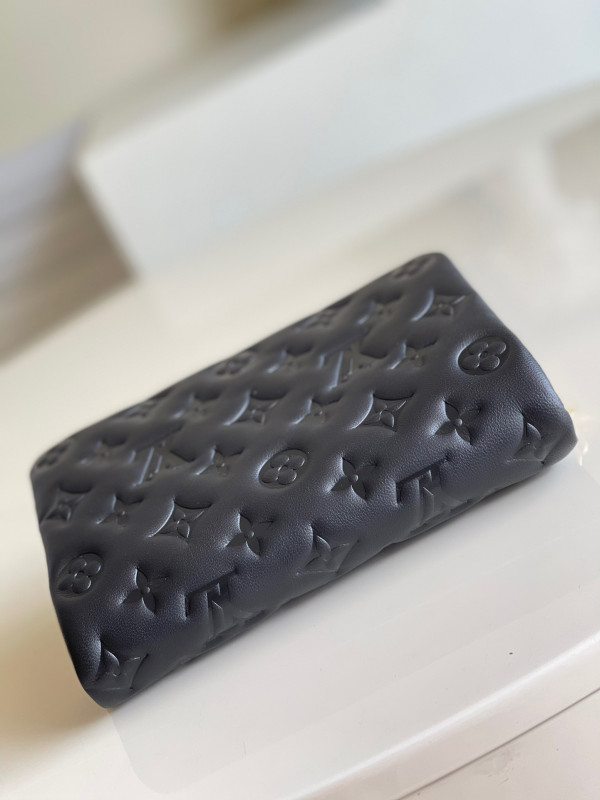 l0*is V*t0n pochette coussin