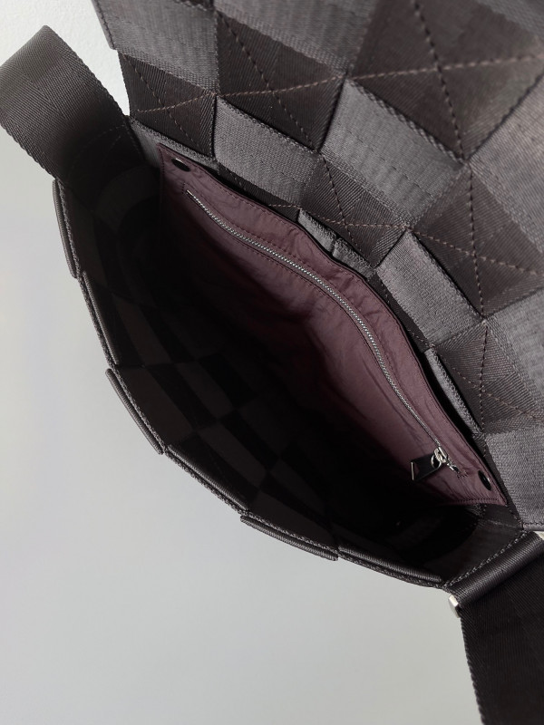 bo*te*ga Ve*ne*ta cassette webbing