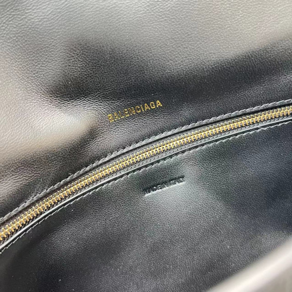 Ba*len*cia*ga downtown small shoulder bag with chain