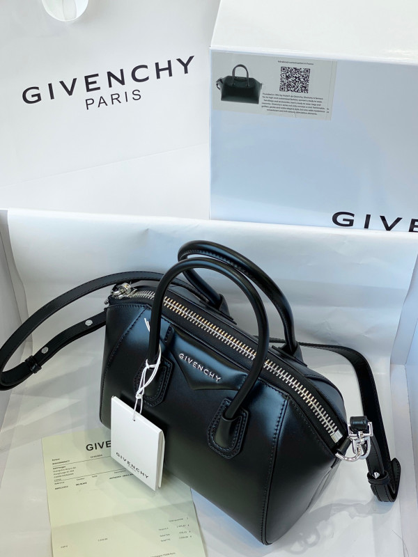 GIENVCHY ANTIGONA MINI/SMALL/MEDIUM IN SMOOTH LEATHER