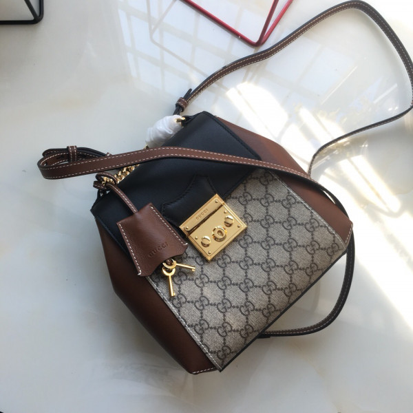 G*u*i backpack style ‎498194