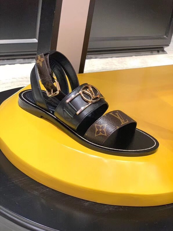 l0*is V*t0n academy flat sandal