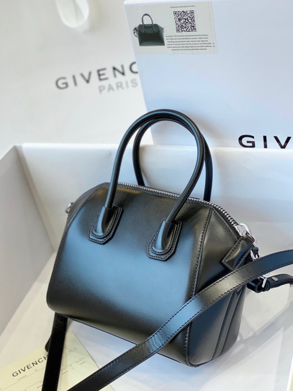 GIENVCHY ANTIGONA MINI/SMALL/MEDIUM IN SMOOTH LEATHER
