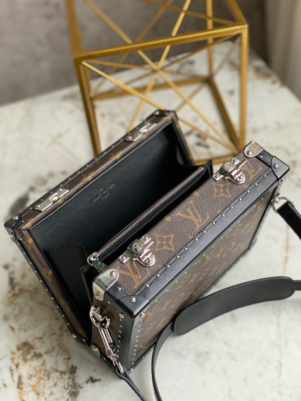l0*is V*t0n clutch box