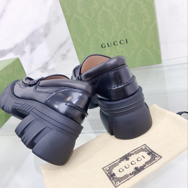 G*u*i loafer with horsebit