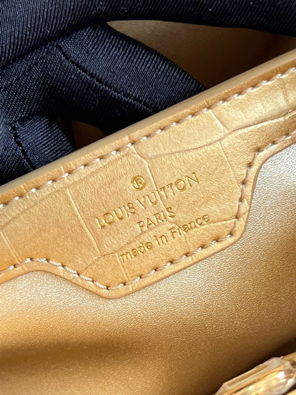 l0*is V*t0n capucines bb