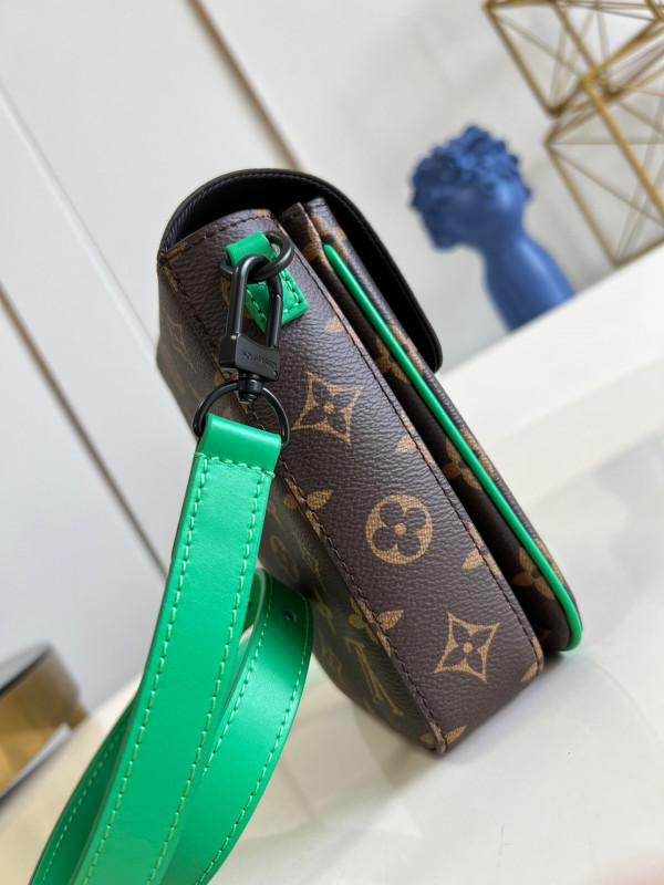 l0*is V*t0n s-lock vertical wearable wallet