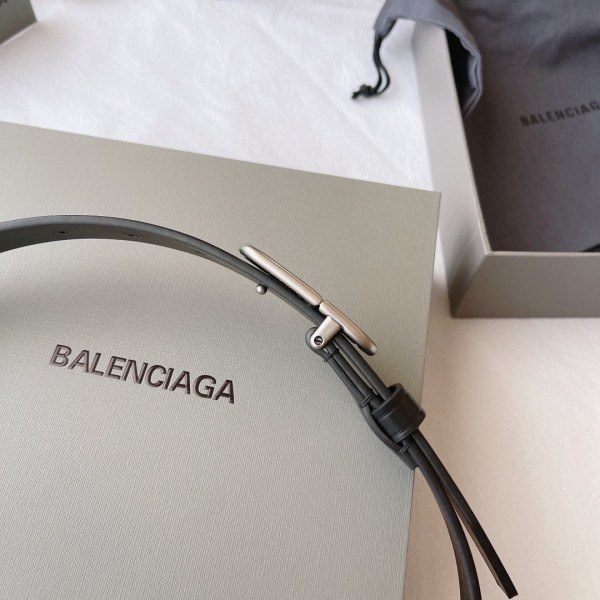 Ba*len*cia*ga belt