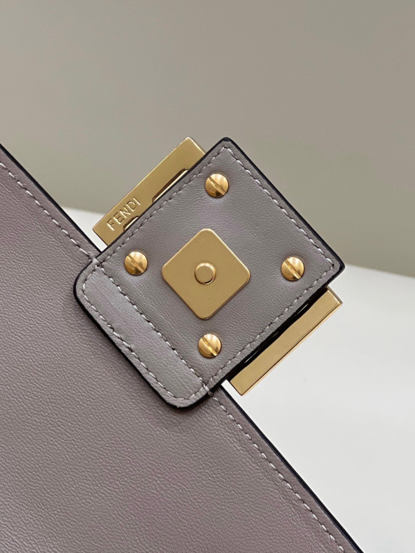 F**di baguette chain midi 397b98-24*14*7cm