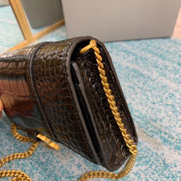 Ba*len*cia*ga hourglass wallet on chain