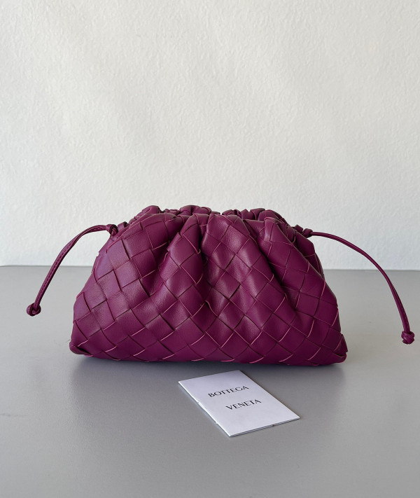 bo*te*ga Ve*ne*ta mini pouch