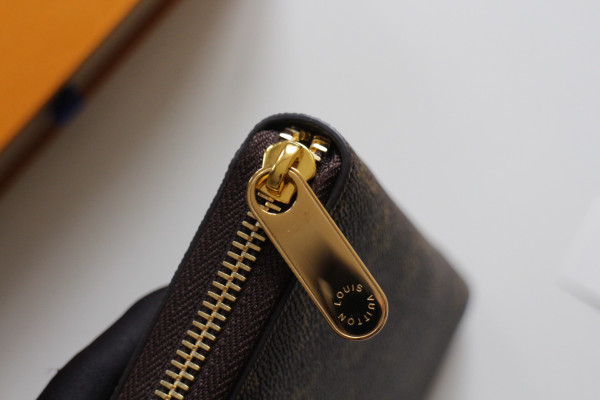 l0*is V*t0n zippy wallet
