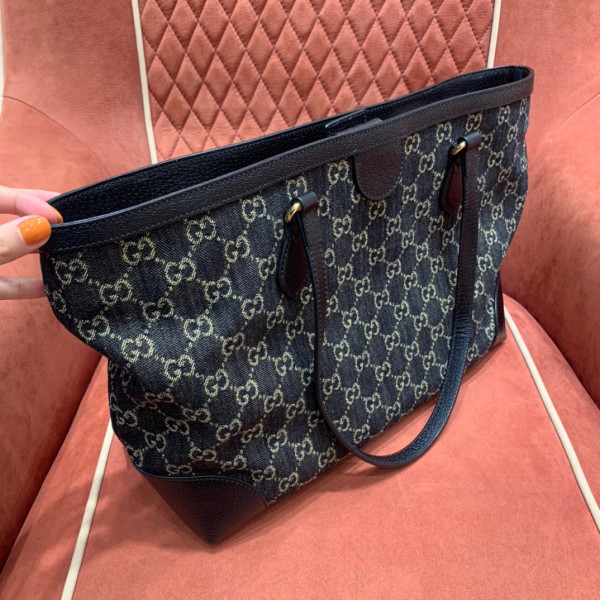 G*u*i ophidia medium tote with web