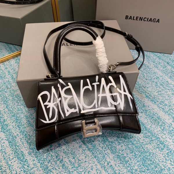 Ba*len*cia*ga hourglass