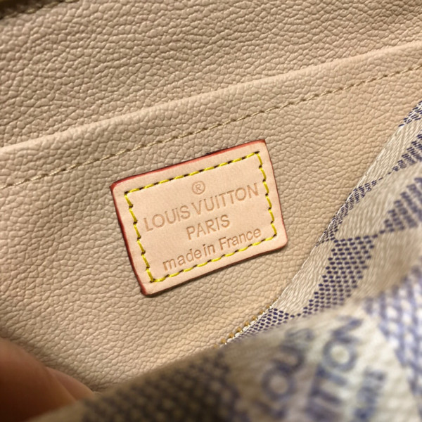 l0*is V*t0n cosmetic pouch pm-19*12*6cm