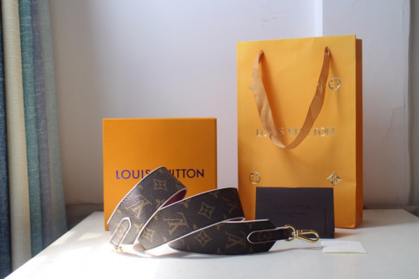 l0*is V*t0n monogram strap