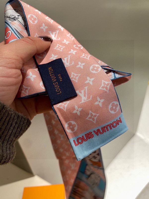 l0*is V*t0n bandeau
