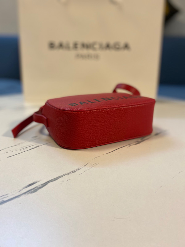 Ba*len*cia*ga everyday camera bag xs
