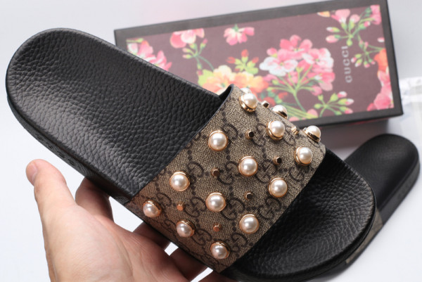 G*u*i slippers