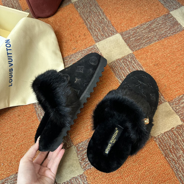 l0*is V*t0n sandals
