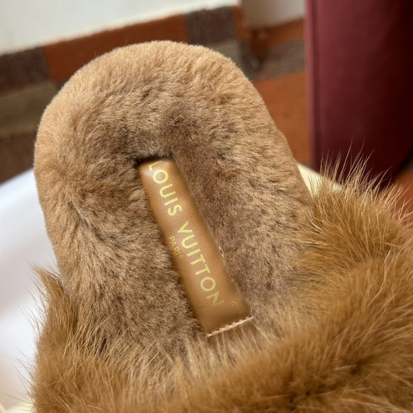 l0*is V*t0n sandals