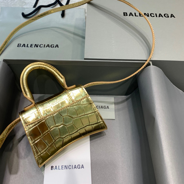 Ba*len*cia*ga hourglass