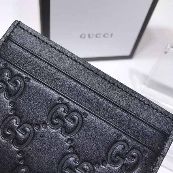 G*u*i signature card case