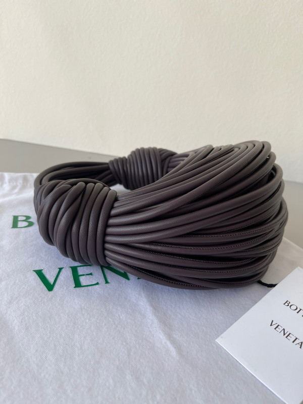 bo*te*ga Ve*ne*ta double knot