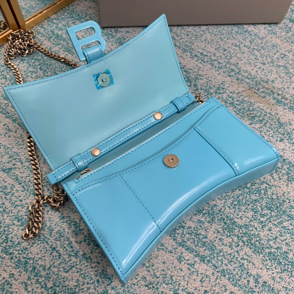 Ba*len*cia*ga hourglass wallet on chain