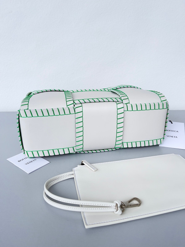 bo*te*ga Ve*ne*ta small arco tote bag