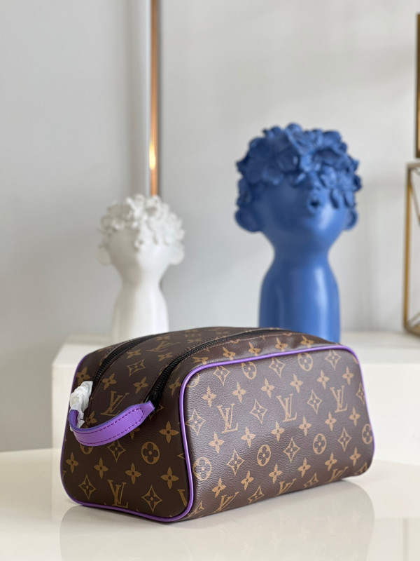 l0*is V*t0n dopp kit toilet pouch