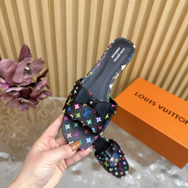 l0*is V*t0n slippers