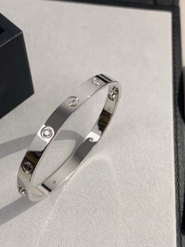 Ca*t*er  bracelet