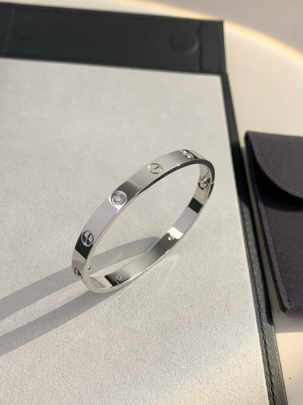Ca*t*er  bracelet