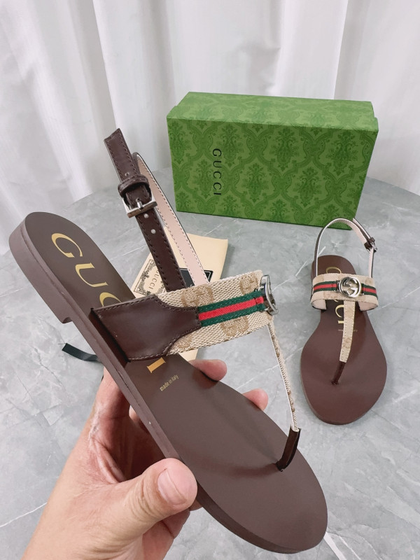 G*u*i slide sandals