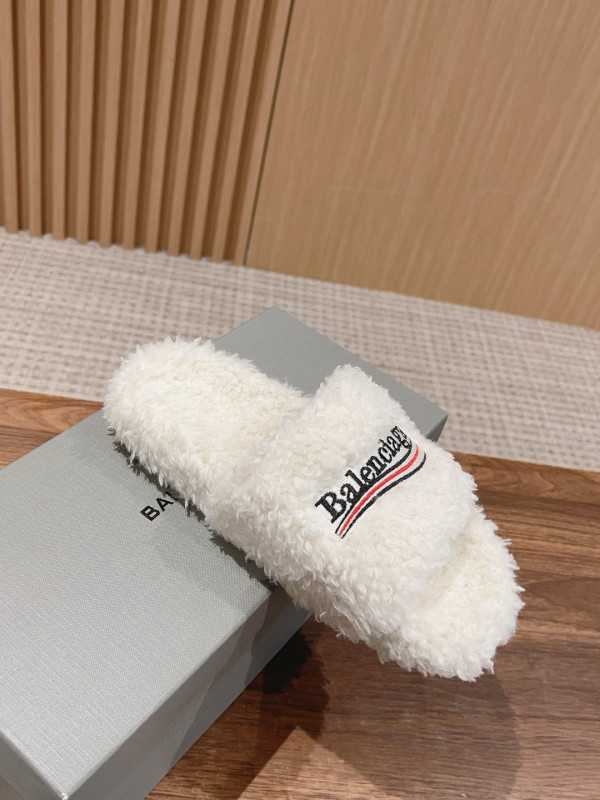 Ba*len*cia*ga sandals
