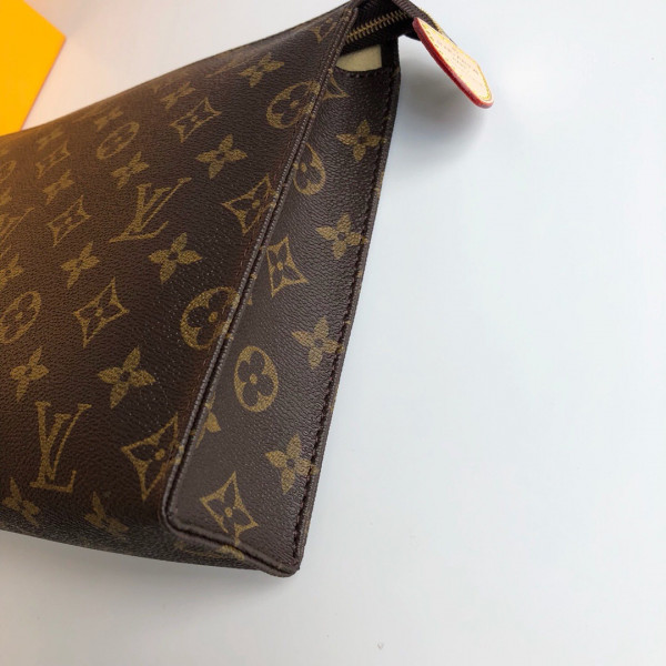 l0*is V*t0n toiletry pouch 26