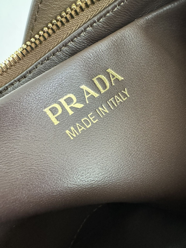 Pra*a arqué leather shoulder bag-22.5*18.5*6cm