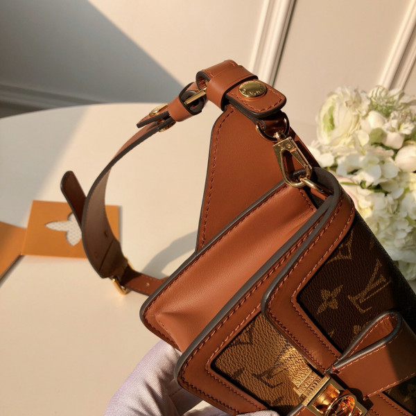 l0*is V*t0n belt bag(2019 spring show)
