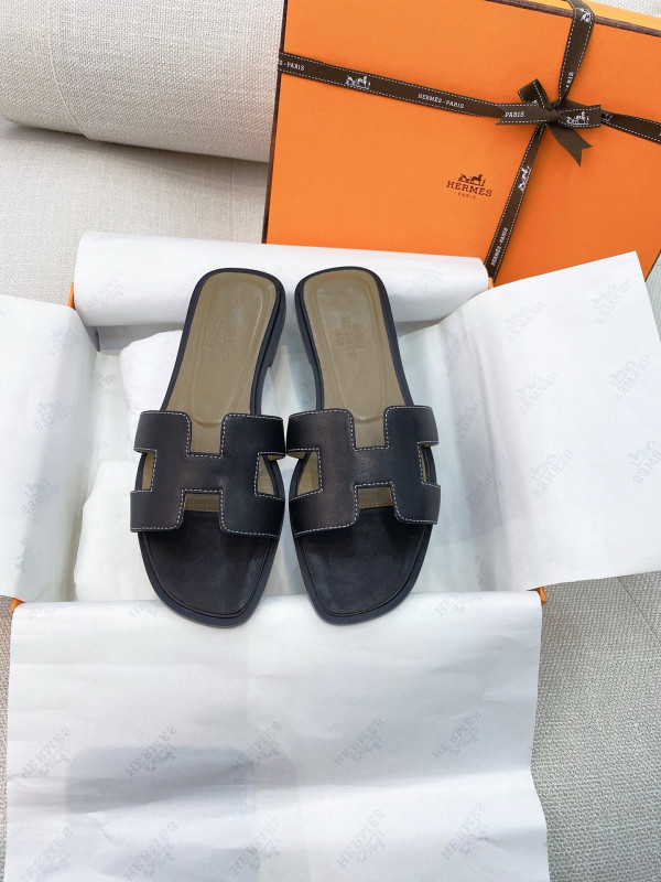 H**mes sandals