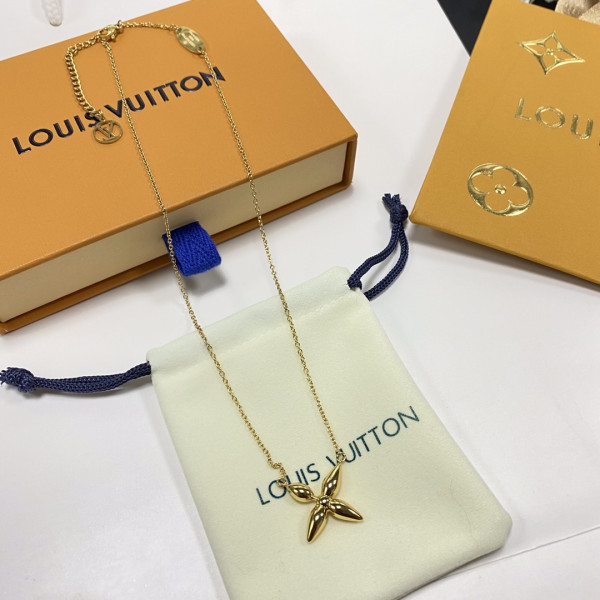 l0*is V*t0n necklace