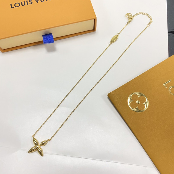 l0*is V*t0n necklace