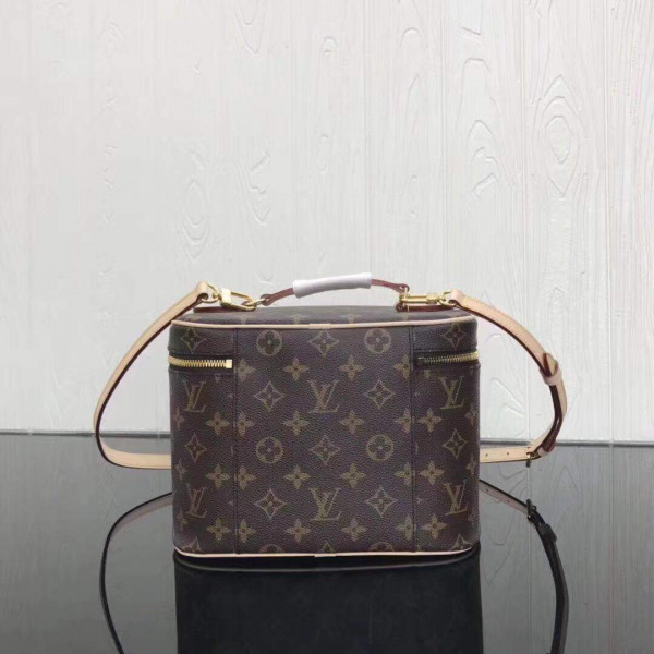 l0*is V*t0n toiletry bag