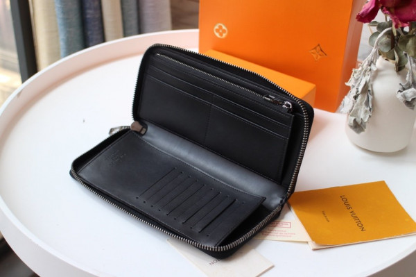 l0*is V*t0n zippy wallet
