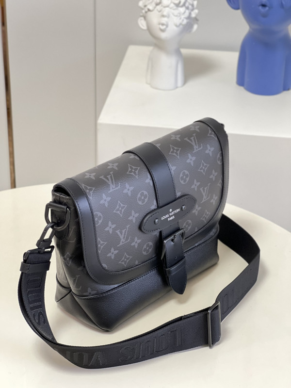 l0*is V*t0n saumur messenger