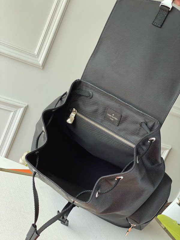 l0*is V*t0n outdoor backpack