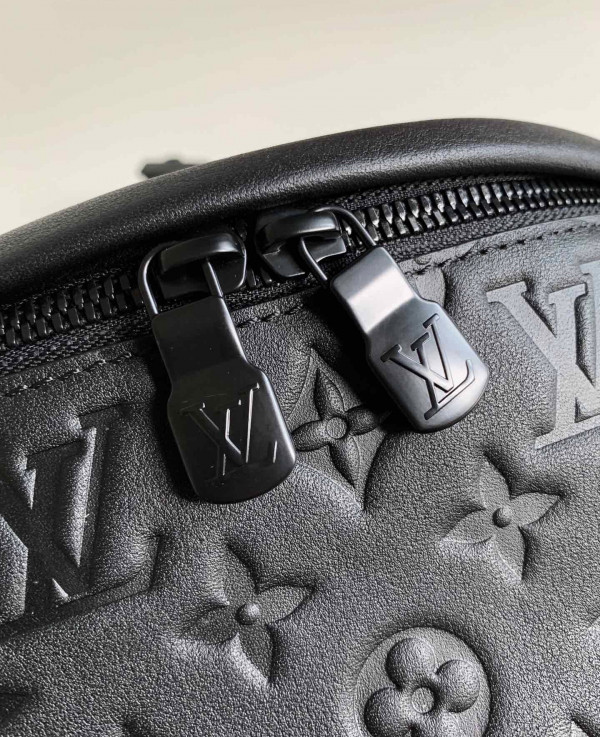 l0*is V*t0n discovery bumbag