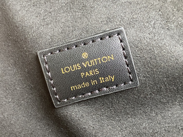 l0*is V*t0n vanity pm