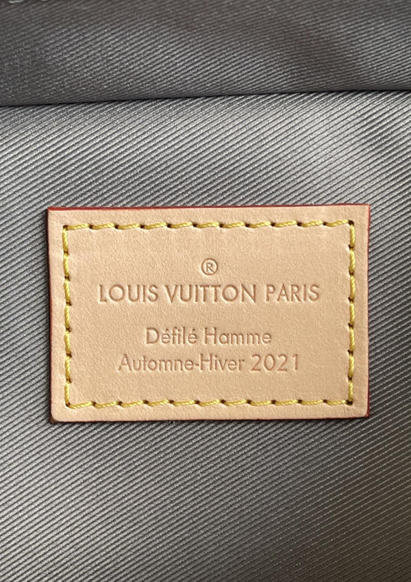l0*is V*t0n handle trunk