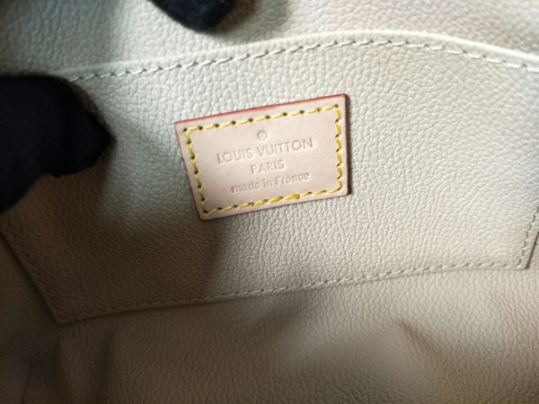 l0*is V*t0n cosmetic pouch pm-19*12*6cm